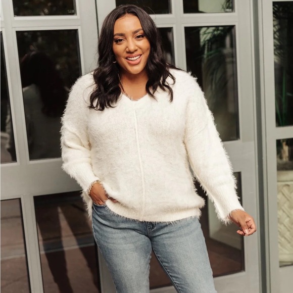 NWT Fuzzy FauX Fur V Neck Sweat | Ivory | Large - Picture 4 of 7